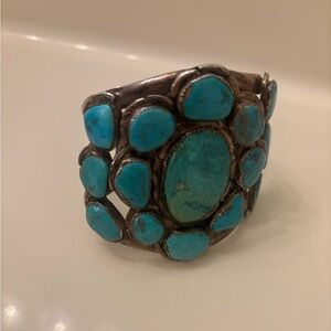 Vintage turquoise Silver cuff Bracelet. Native American Navajo. A real stunner!